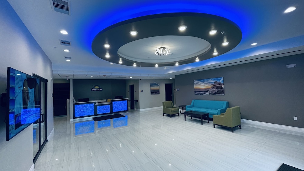 Days Inn & Suites by Wyndham Greater Tomball 10/61