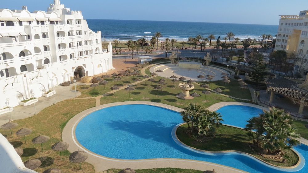 Lella Baya And Thalasso 10/71