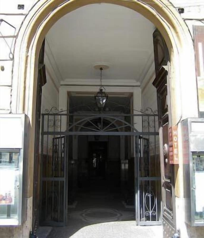 Hotel Florida 2/24