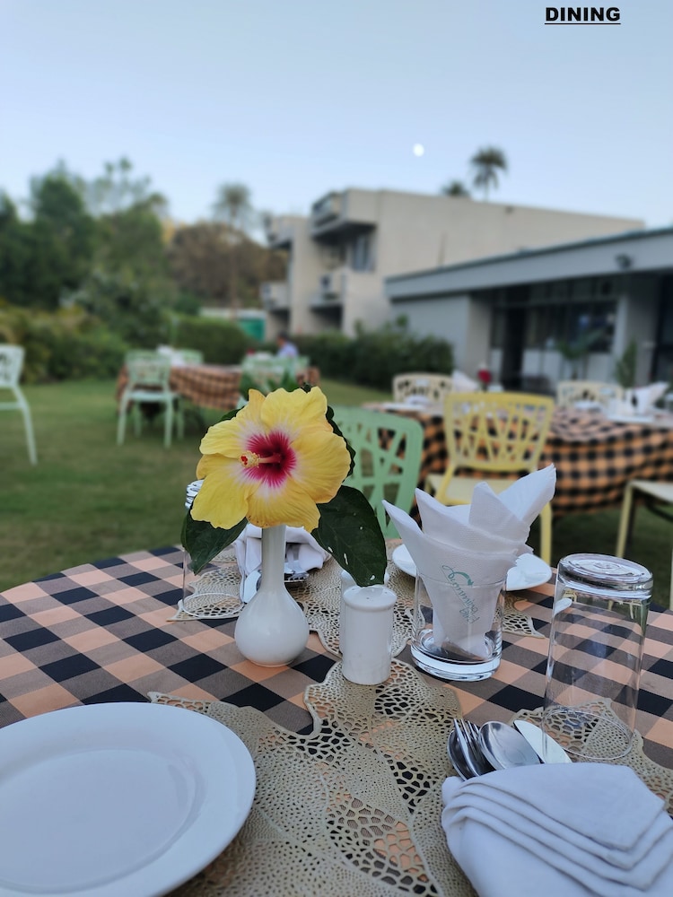 Humming Bird Resort 32/50