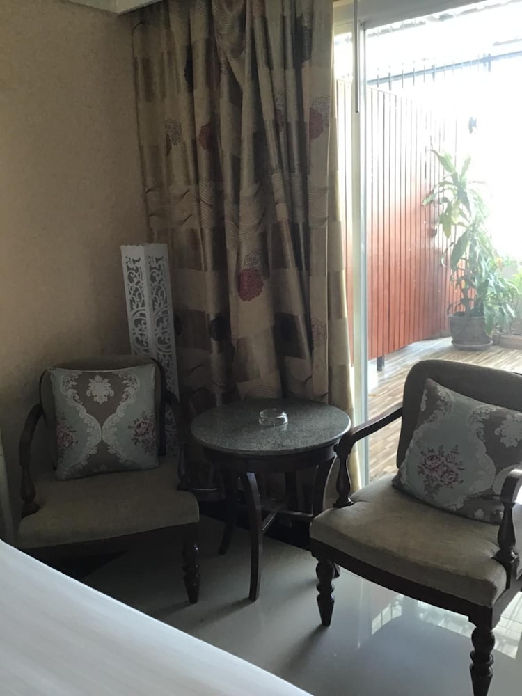 Ton Koon Hotel 31/46