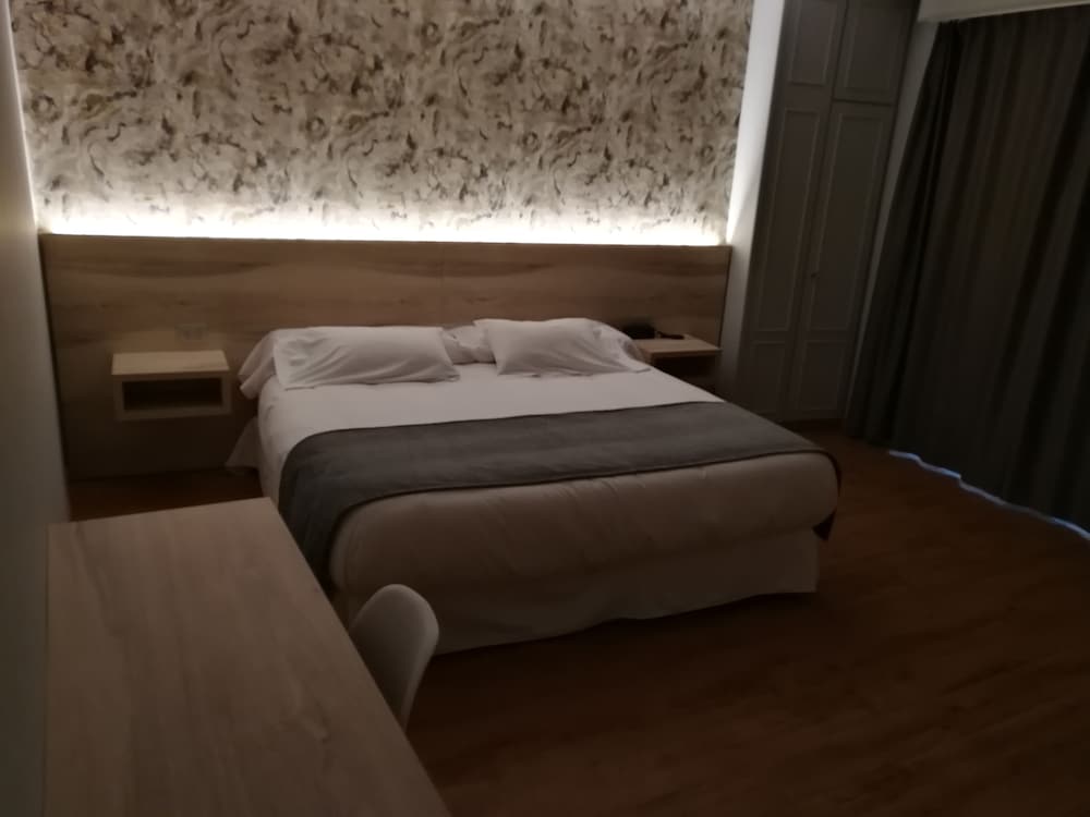 La Marina Hotel 12/25