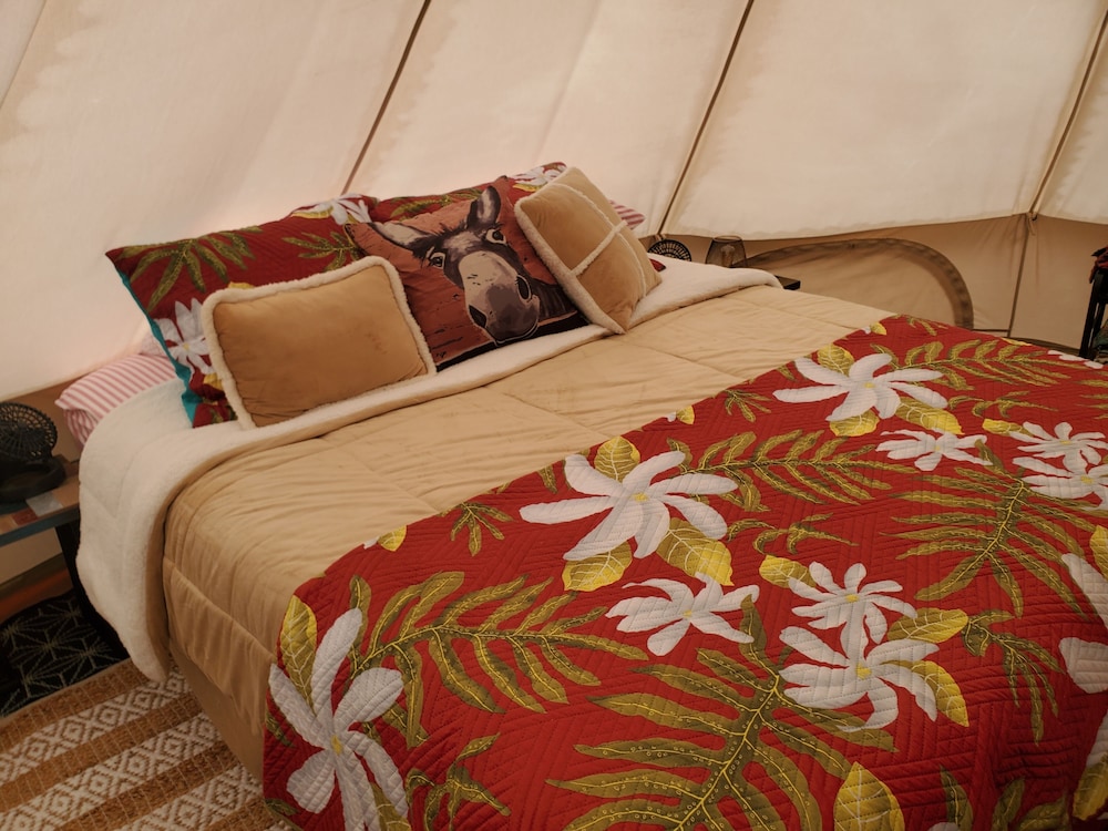 Volcano Acres Ranch Bed and Breakfast 25/75