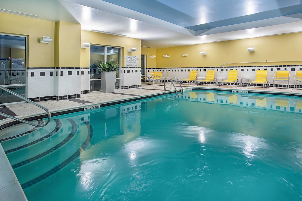 Fairfield Inn Suites By Marriott Louisville East 20/50