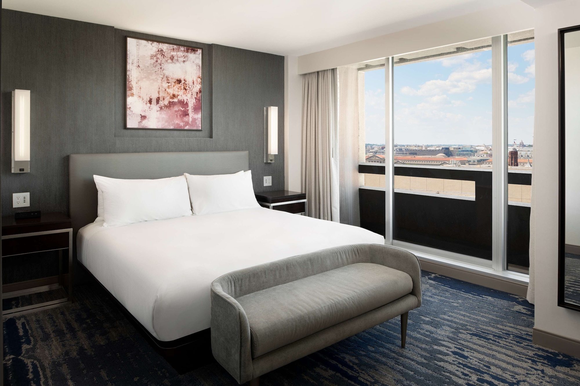 2 BEDROOMS, SUITE, 2 KING BEDS, CITY VIEW, CORNER