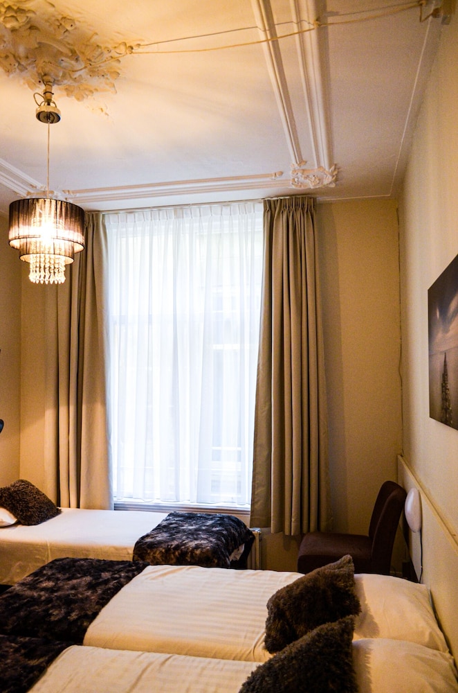 ROOM, TRIPLE, SHARED BATHROOM