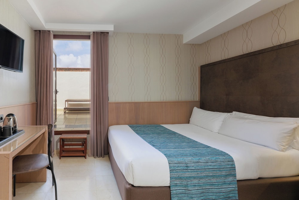 ROOM, DOUBLE BED