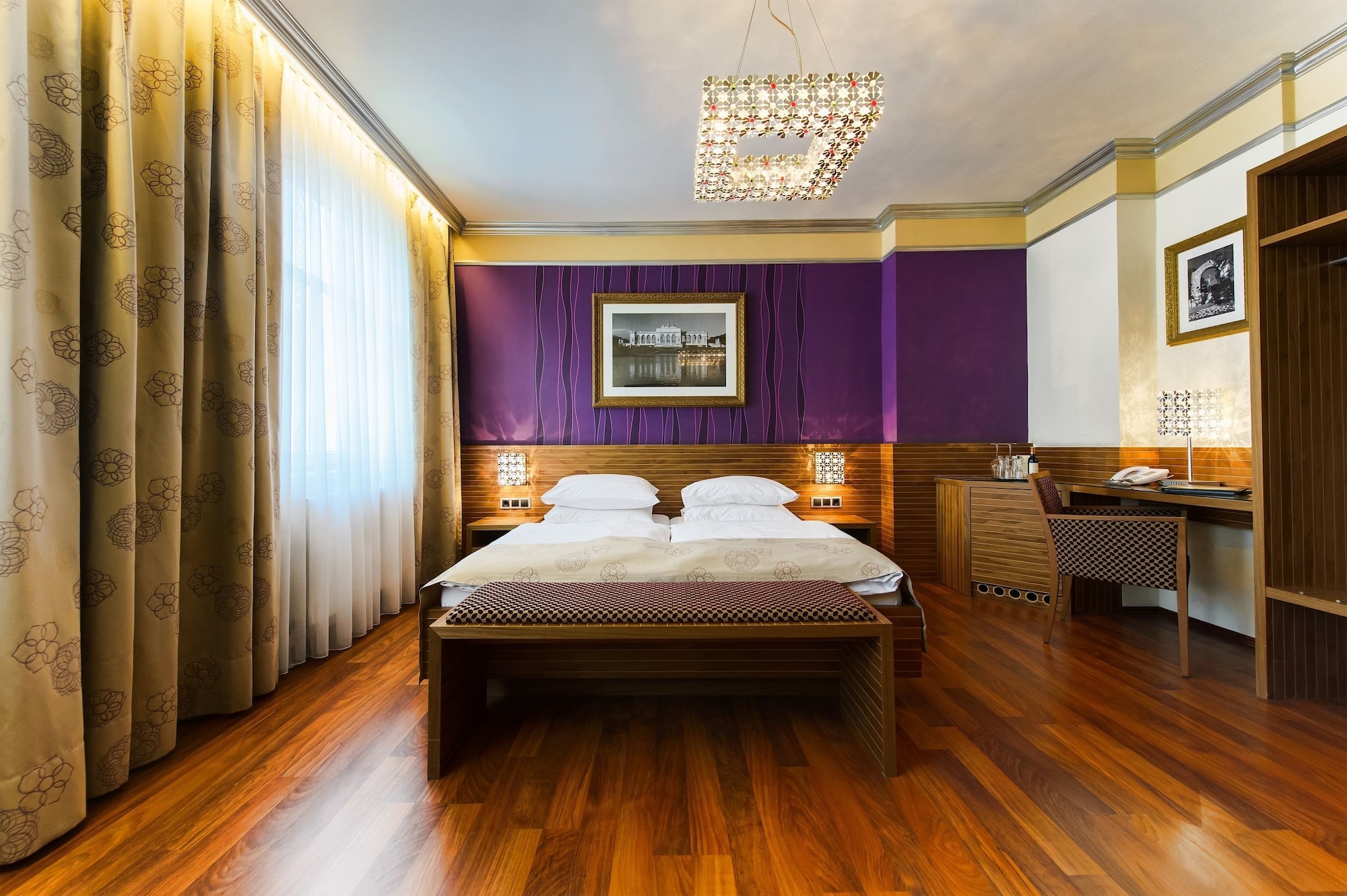DELUXE, DOUBLE BED