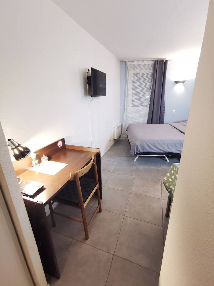 Adagio Access La Defense Place Charras 28/50