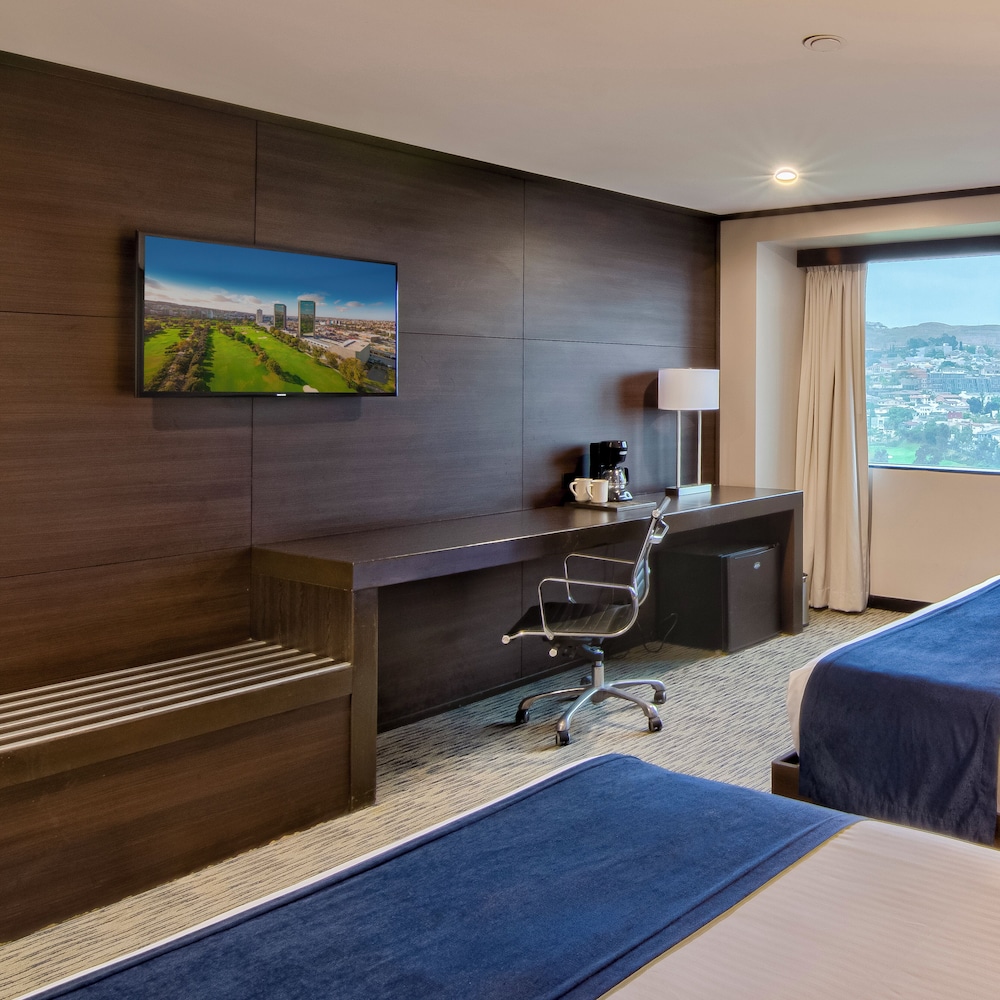 Grand Hotel Tijuana 45/77