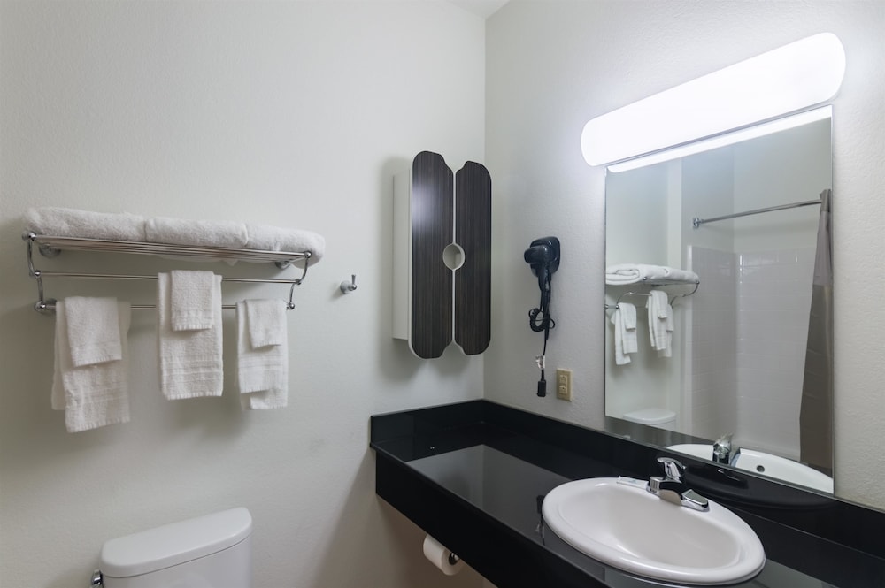 Days Inn & Suites by Wyndham Colorado City/I-20 34/37