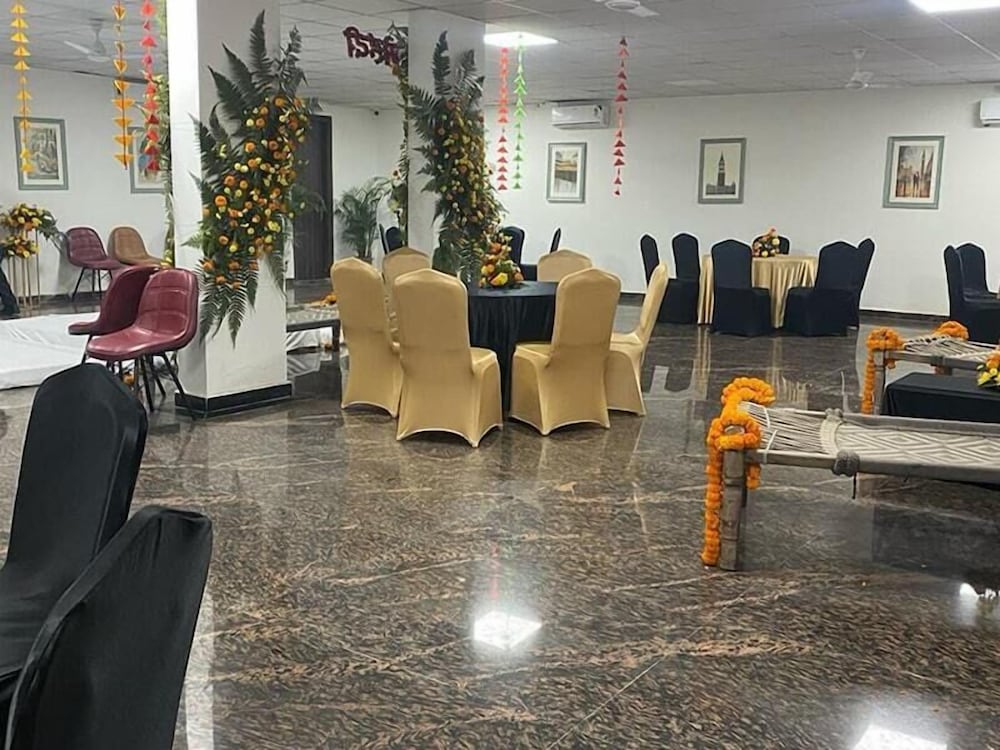 Posh Garden Inn Gurgaon 28/50