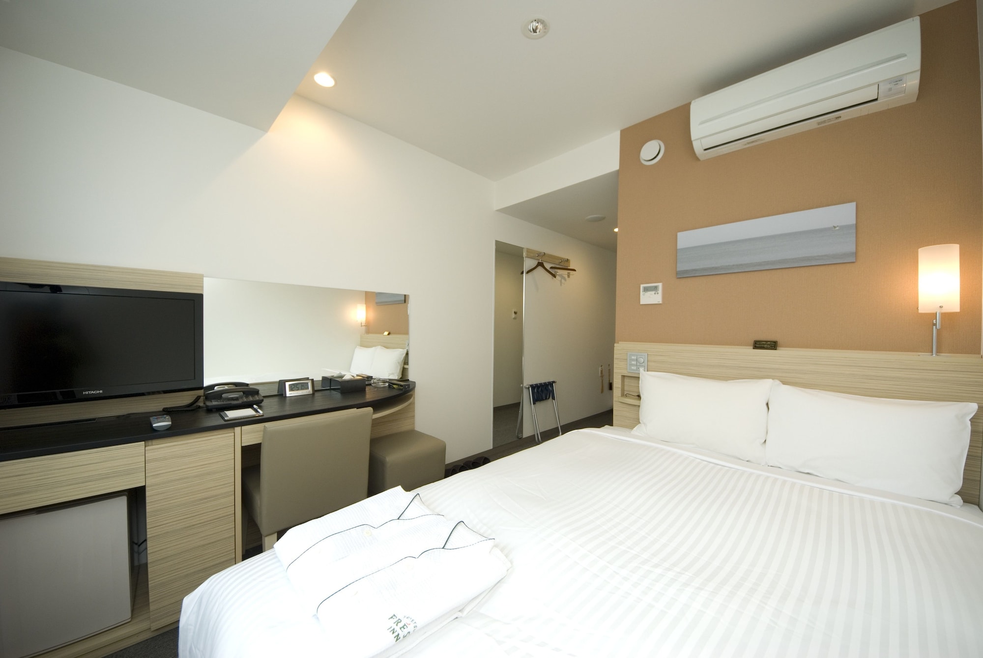 ROOM, DOUBLE BED, SMOKING