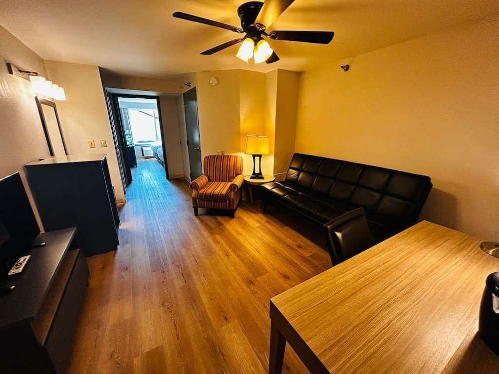 Radiant Inn and Suites Murfreesboro 28/40
