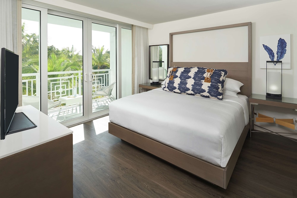 Premium, Suite, King Bed, Partial Water View