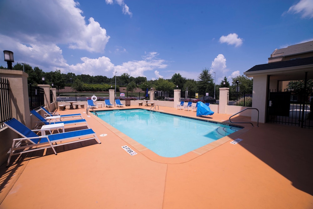 Holiday Inn Express Hotel Suites Atlanta East Lithonia 61/66