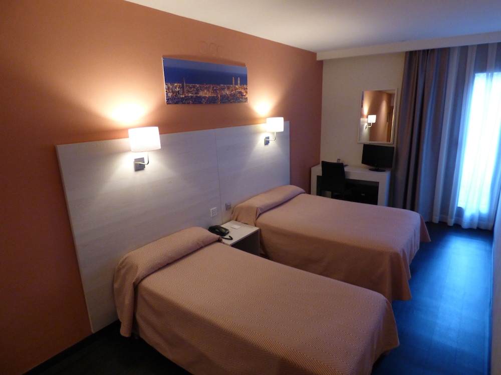 ROOM, TWIN BEDS, CITY VIEW