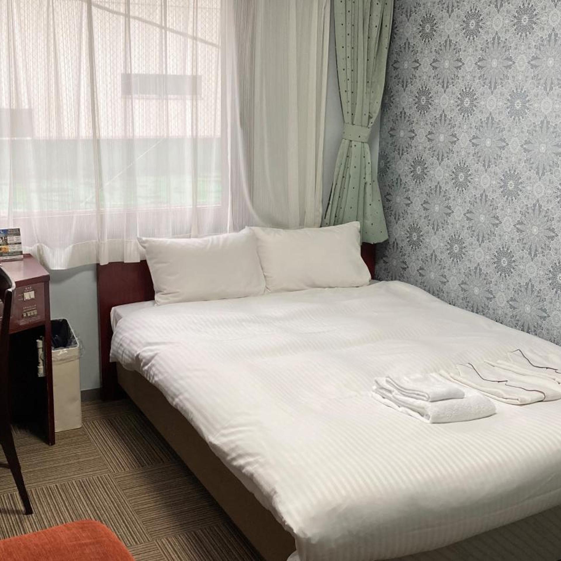 Room, Double Bed, Smoking