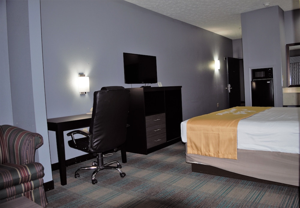 Days Inn by Wyndham Montgomery 12/29