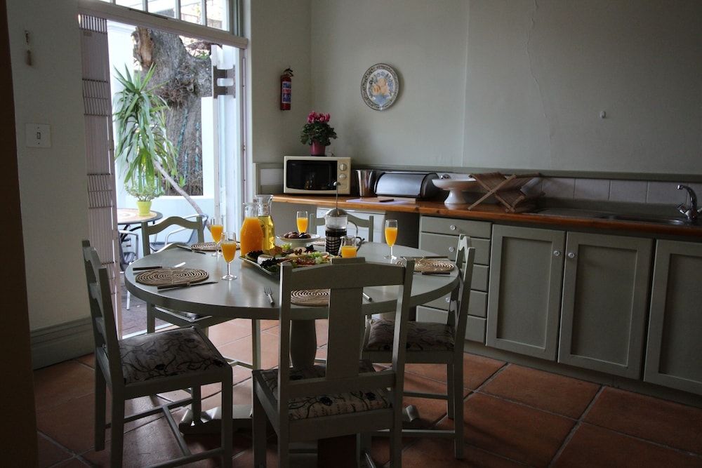 Mountain Manor Guest House 40/50