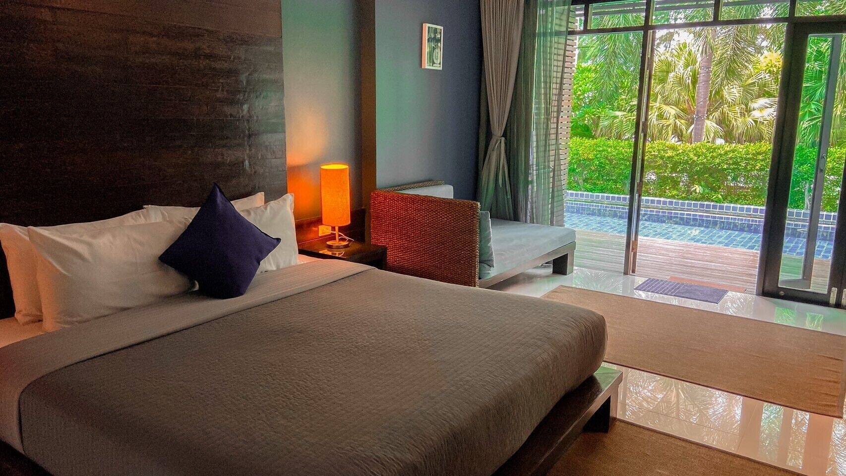 DELUXE, DOUBLE BED, POOL VIEW, POOL ACCESS