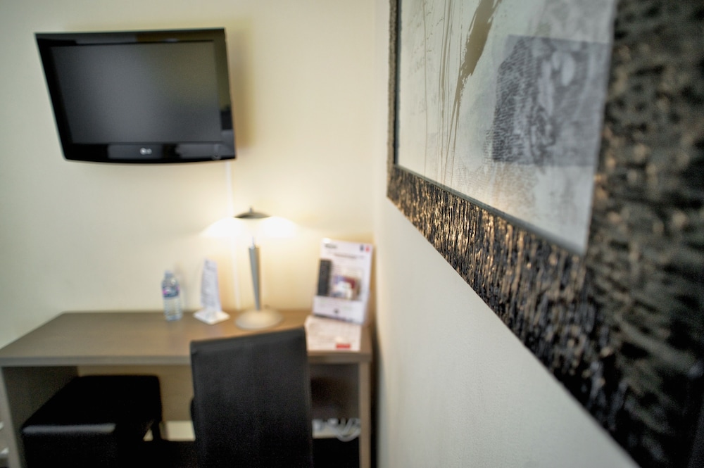 Brit Hotel Le Surcouf 42/42