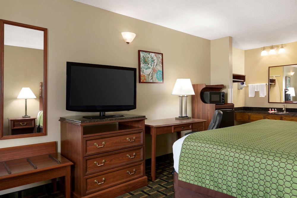 Baymont by Wyndham Warner Robins 22/63
