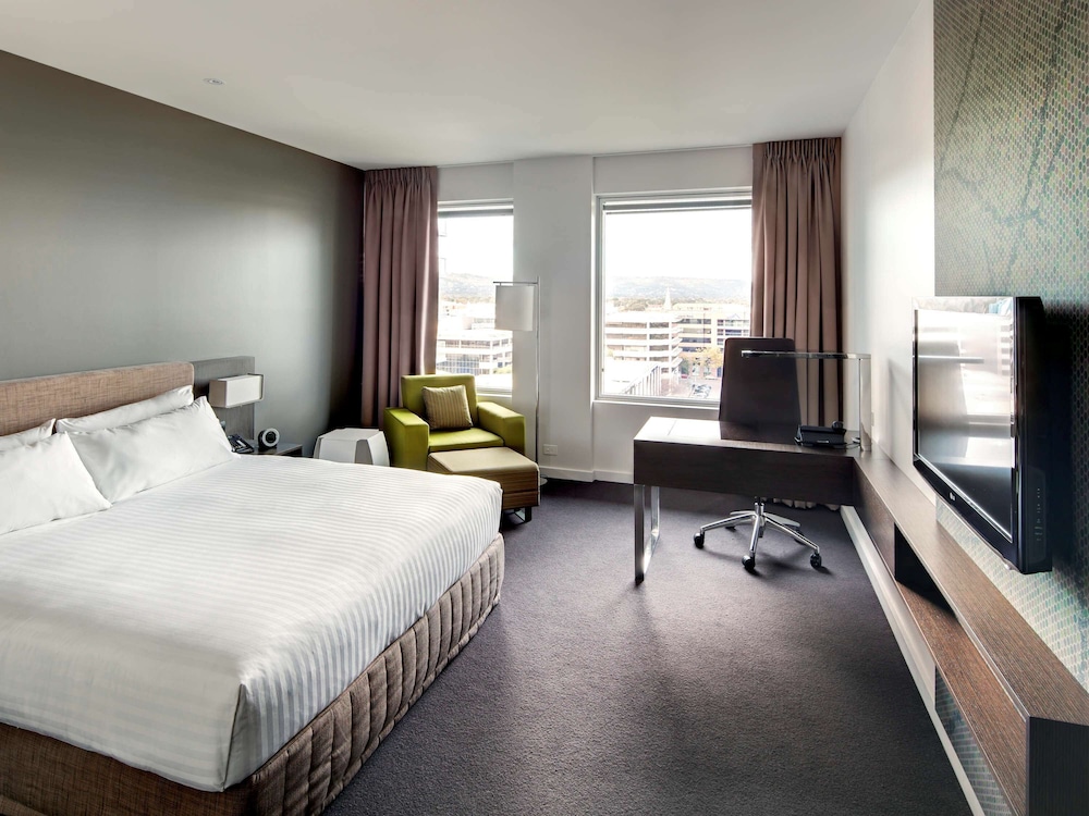 DELUXE, KING BED, CITY VIEW