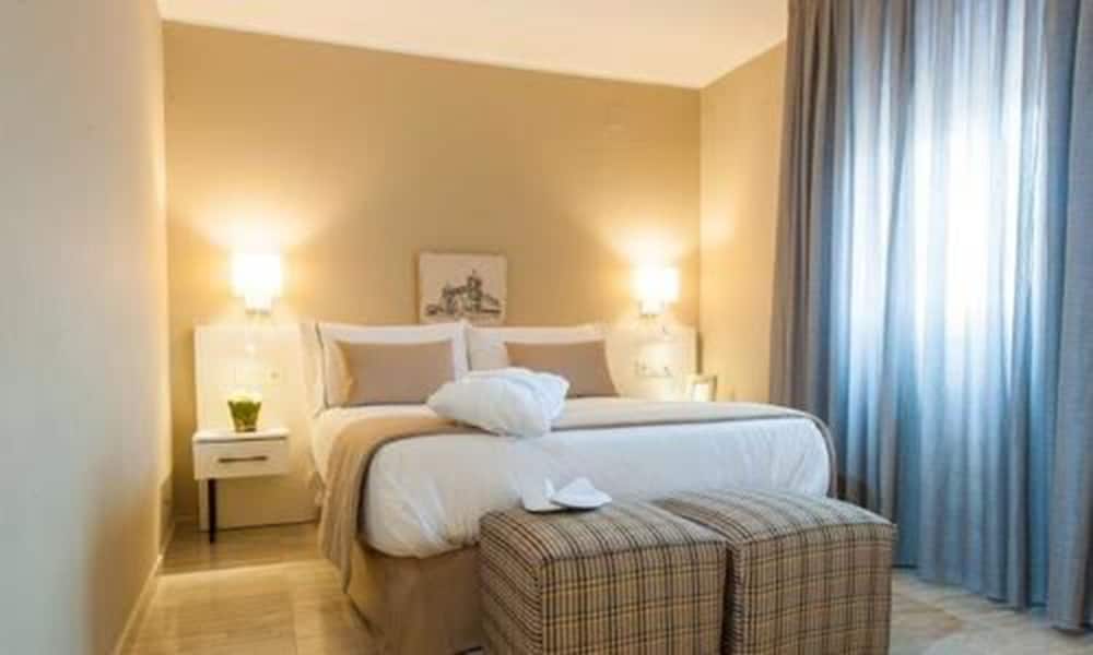 NEW HOTEL COLON 9/61