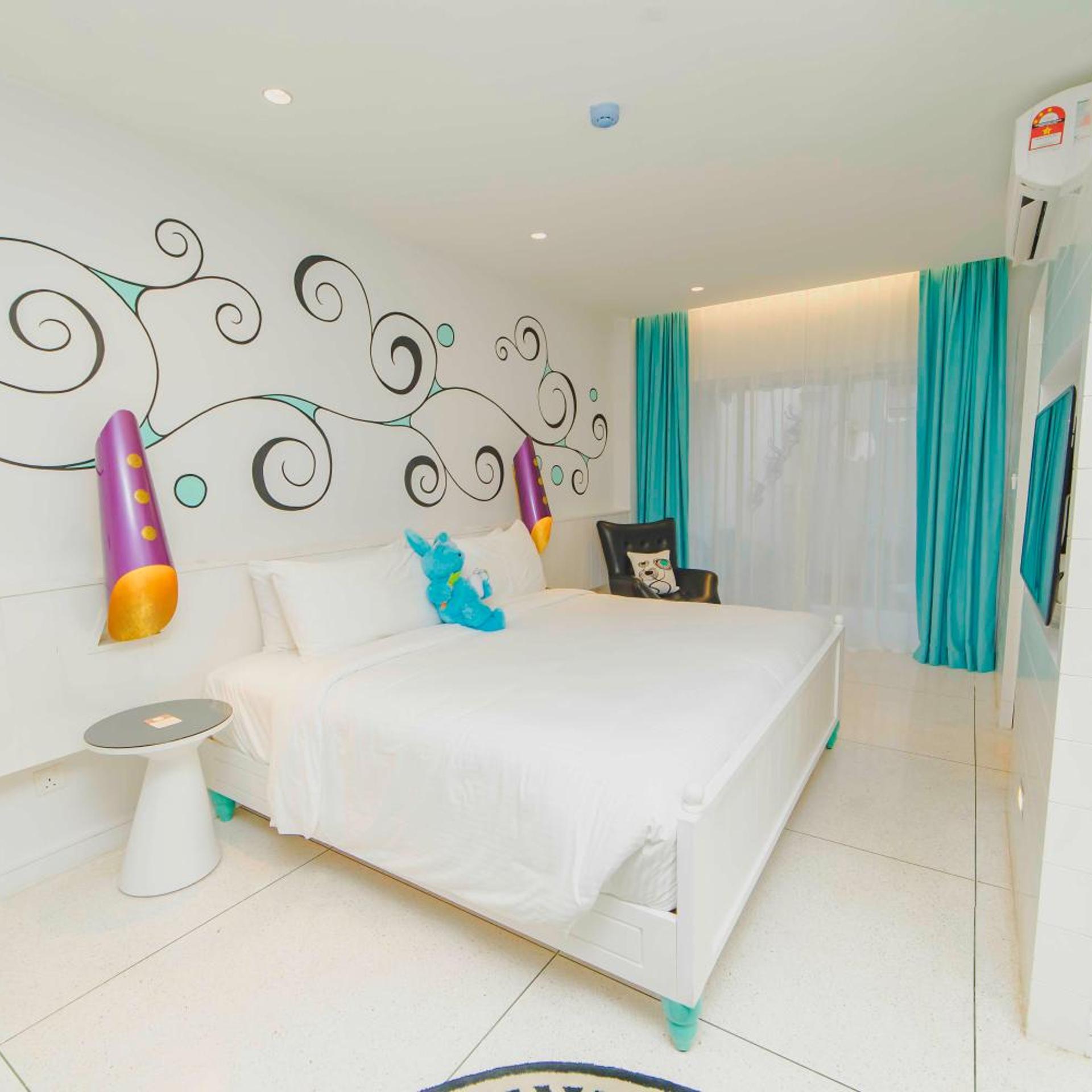 Dash, Garden, Superior, King Bed