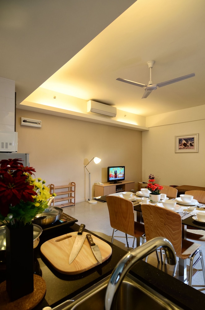 One-Stop Residence & Hotel 48/51