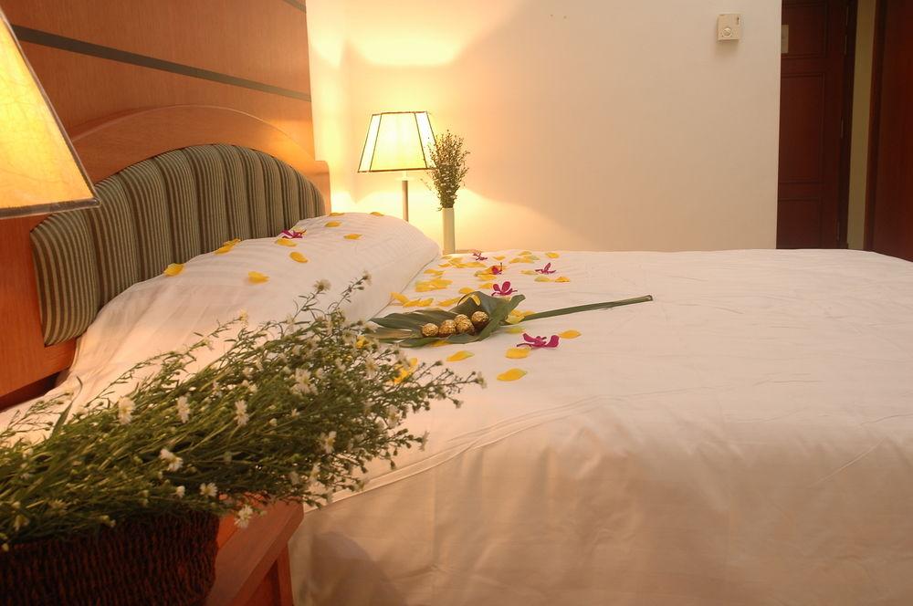 Oriental Crystal Hotel 6/17