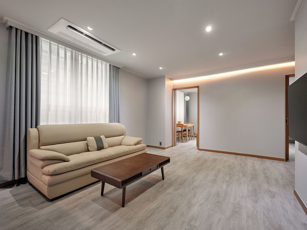 Ramada Hotel & Suites by Wyndham Seoul Namdaemun 38/61