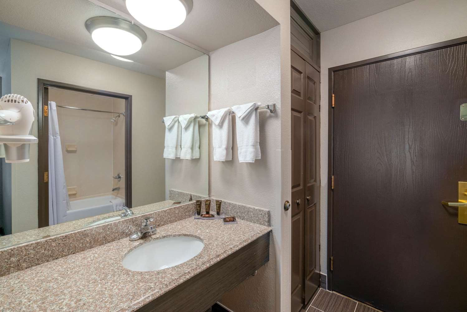 Wingate by Wyndham Memphis East 13/18