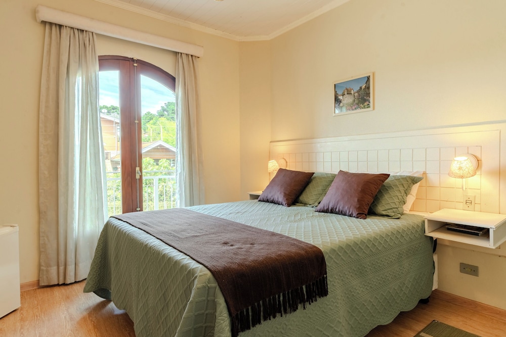 ROOM, DOUBLE BED