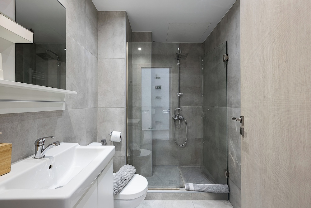 The Omnia Collection Pagrati 58/60