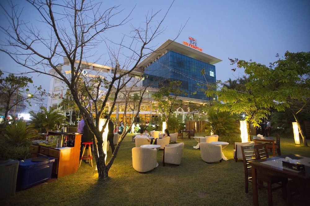 Vientiane Plaza 65/68
