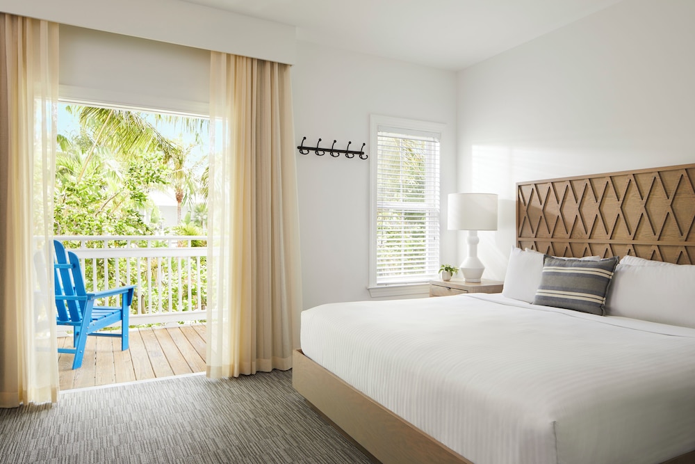 Parrot Key Hotel & Villas 24/70