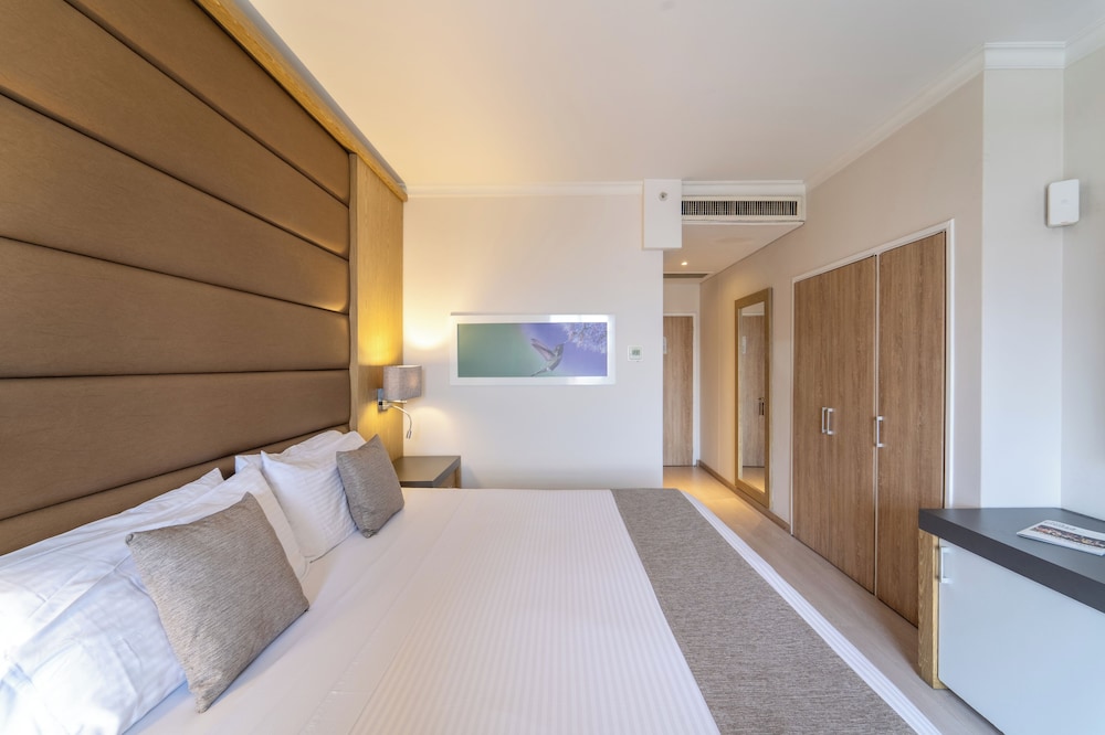 STANDARD, SINGLE, KING BED, SOFA