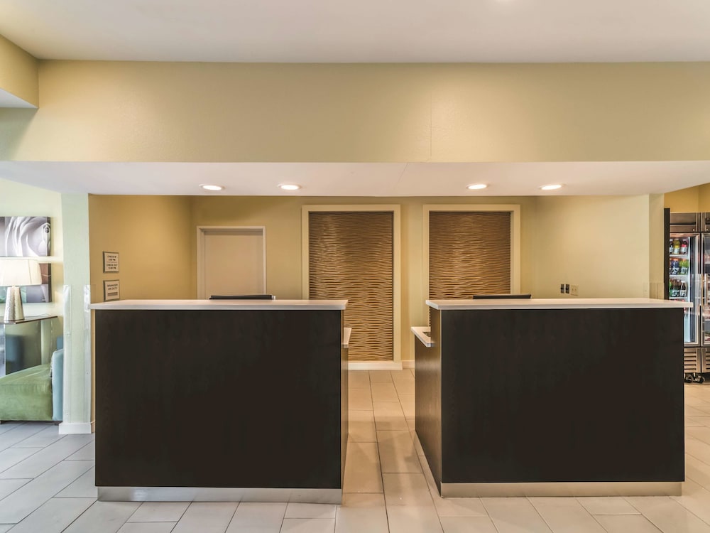 La Quinta Inn & Suites by Wyndham Collinsville - St. Louis 12/42