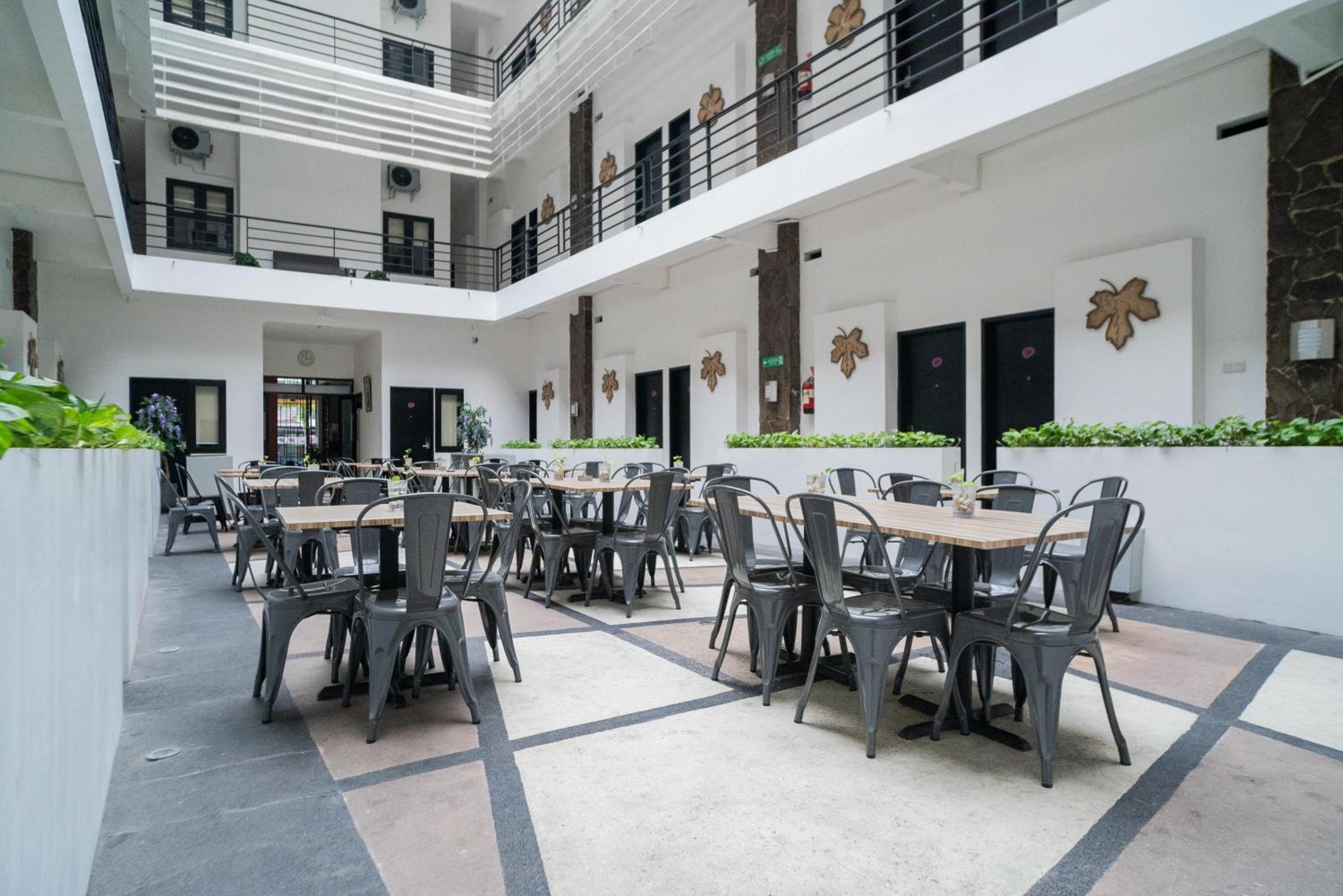 Sans Hotel FiFFa Premiere Malang 40/56