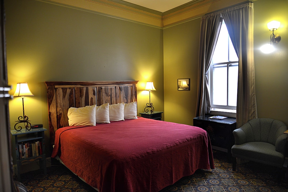 Historic Plaza Hotel 13/22