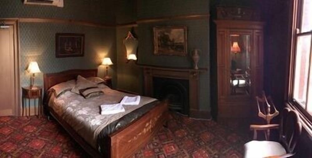 Shakespeare Hotel Surry Hills 12/37