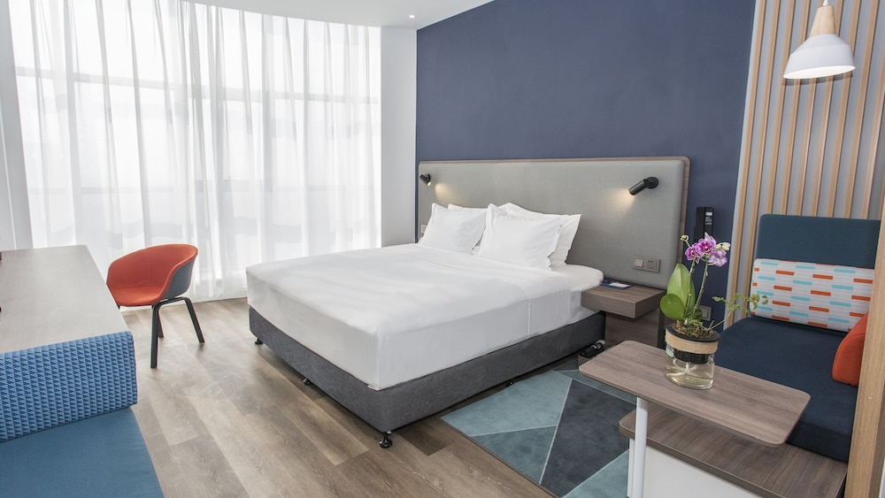 Holiday Inn Express Shangqiu Ancient Town 32/64