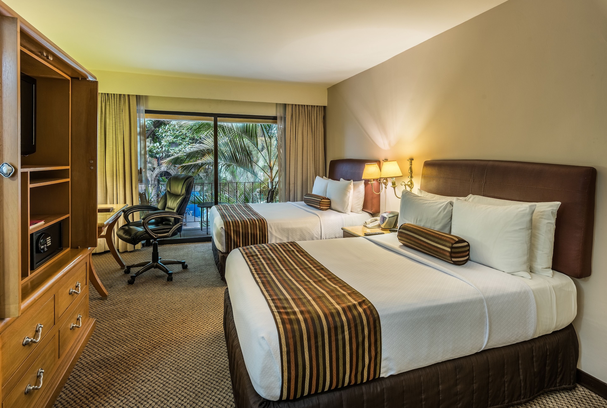 ROOM, 2 DOUBLE BEDS