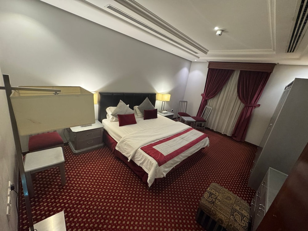 ثلاثة وستون أجنحة فندقية(Sixty Three Hotel) 11/50