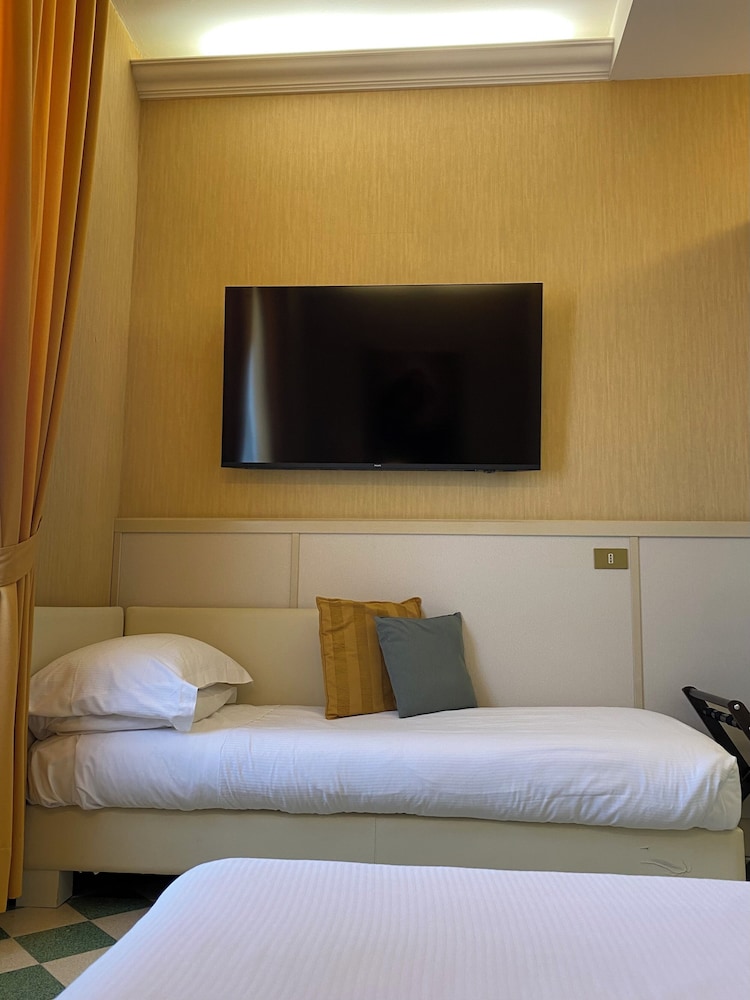 ECONOMY, TWIN BEDS