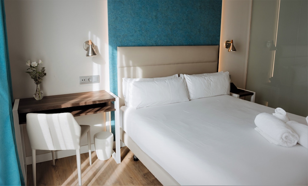 Arya Stadium Hotel 13/68