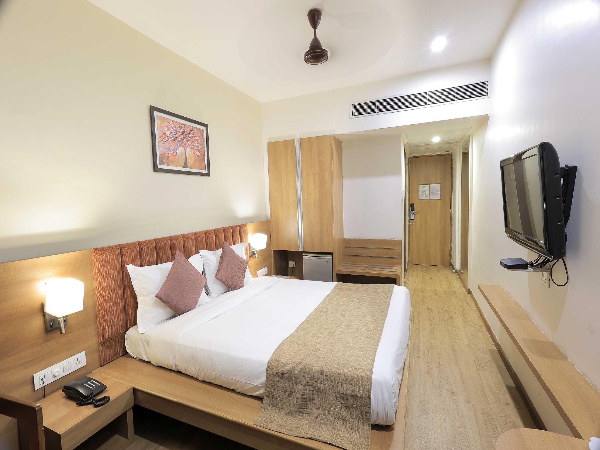Oyo 9677 Hotel Surya 13/29