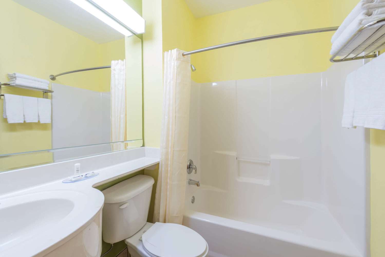 Quality Inn & Suites Fort Worth North - Haltom City 12/14